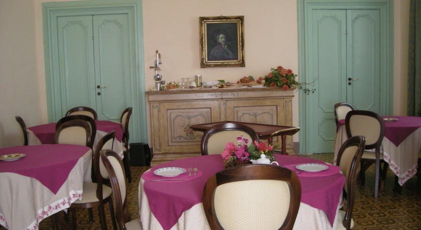 Imagen del bar/restaurante del Hotel Villa Principe Di Belmonte. Foto 2