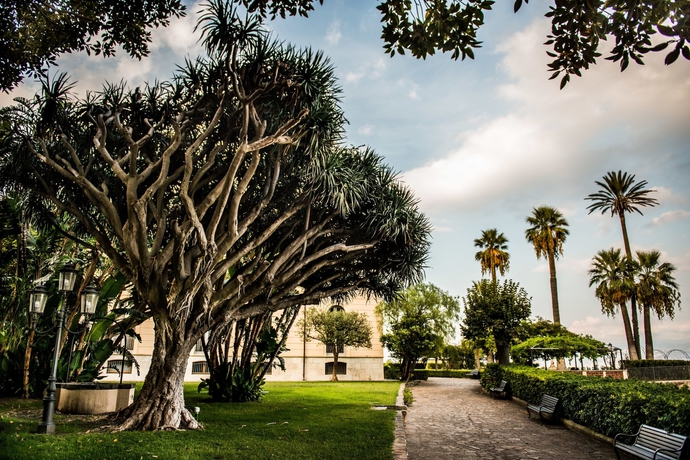 Imagen de los exteriores del Hotel Villa Pulejo. Foto 12