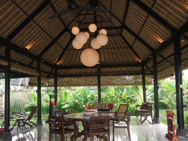 Imagen del bar/restaurante del Hotel Villa Puri Darma Agung. Foto 2
