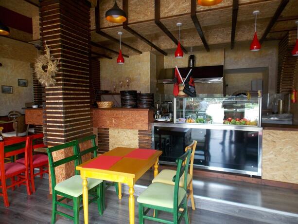 Imagen del bar/restaurante del Hotel Villa Qendra, Ksamil. Foto 5
