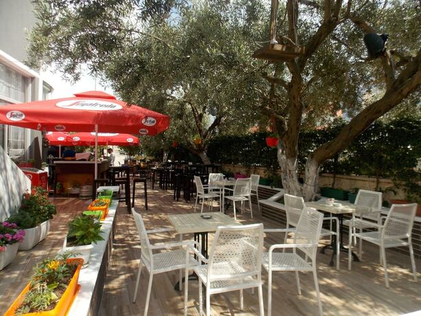 Imagen del bar/restaurante del Hotel Villa Qendra, Ksamil. Foto 7