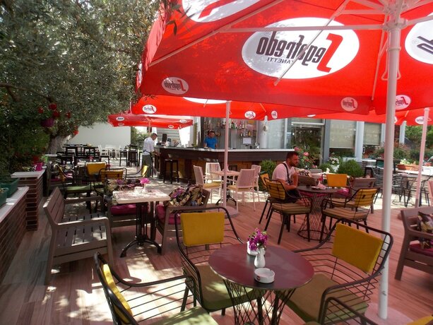 Imagen del bar/restaurante del Hotel Villa Qendra, Ksamil. Foto 9