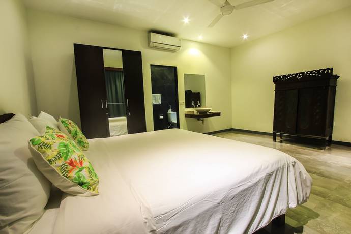Imagen de la habitación del Hotel Villa Rainbow Runner. Foto 17