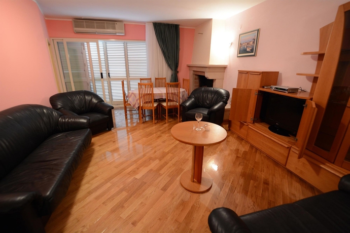 Imagen de los interiores del Hotel Villa Ratac. Foto 15