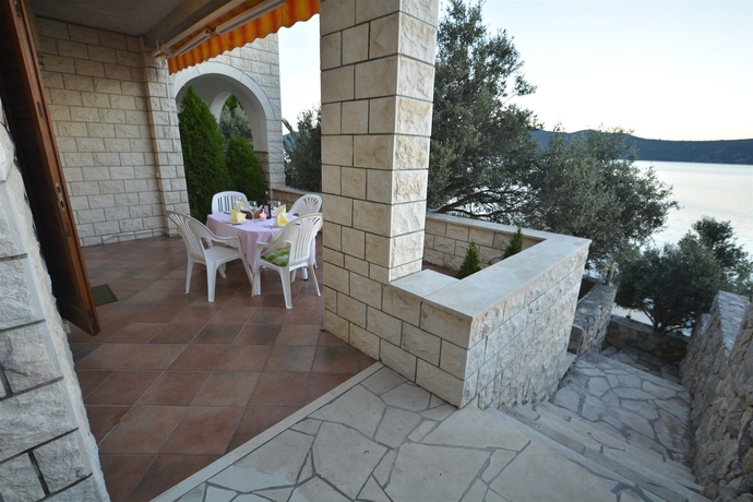 Imagen de los exteriores del Hotel Villa Ratac. Foto 13