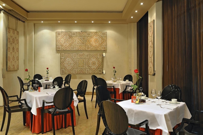 Imagen del bar/restaurante del Hotel Villa Real. Foto 3