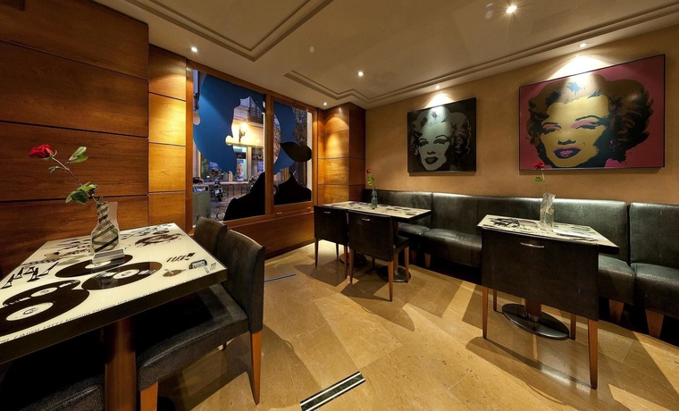 Imagen del bar/restaurante del Hotel Villa Real. Foto 7