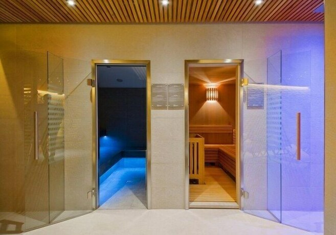 Imagen de la piscina del Hotel Villa Regina, Levico Terme. Foto 34