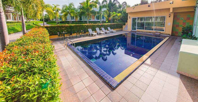 Imagen de la piscina del Hotel Villa Reina Khao Yai Resort. Foto 20