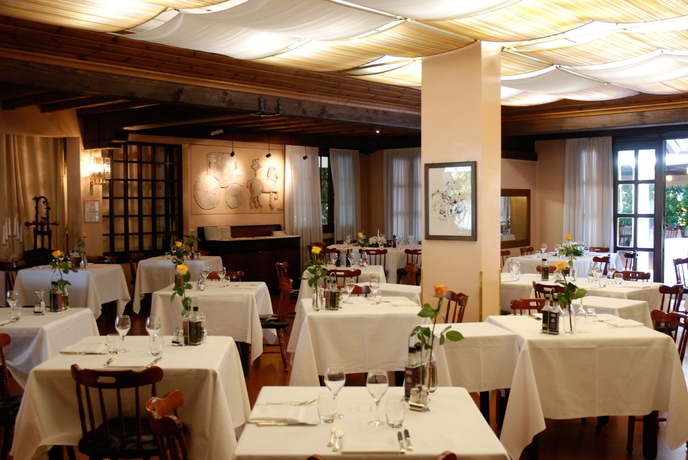 Imagen del bar/restaurante del Hotel Villa Revedin. Foto 5