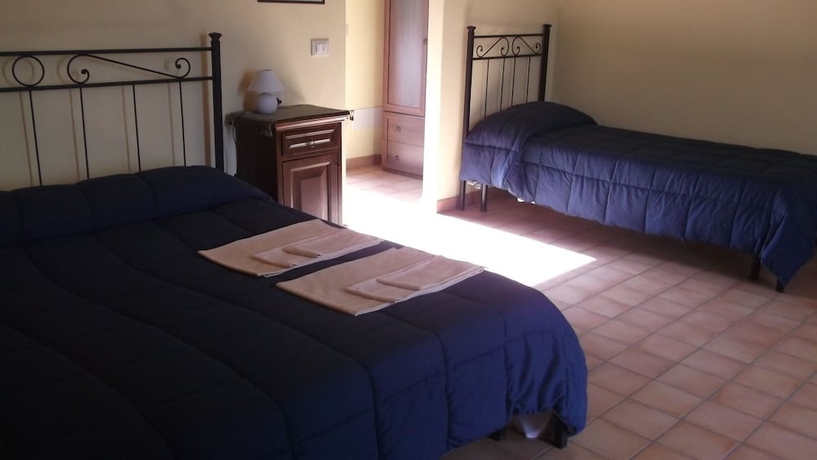 Imagen de la habitación del Hotel Villa Rica, Sicilia. Foto 13