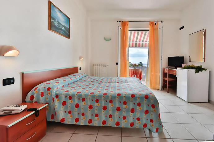 Imagen de la habitación del Hotel Villa Rita, Forio. Foto 5
