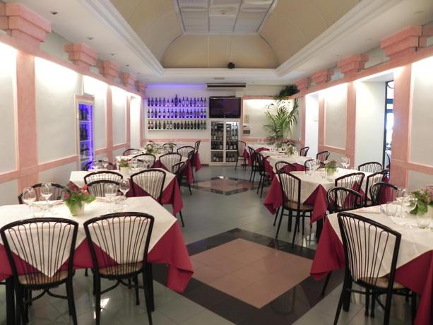 Imagen del bar/restaurante del Hotel Villa Robinia. Foto 2