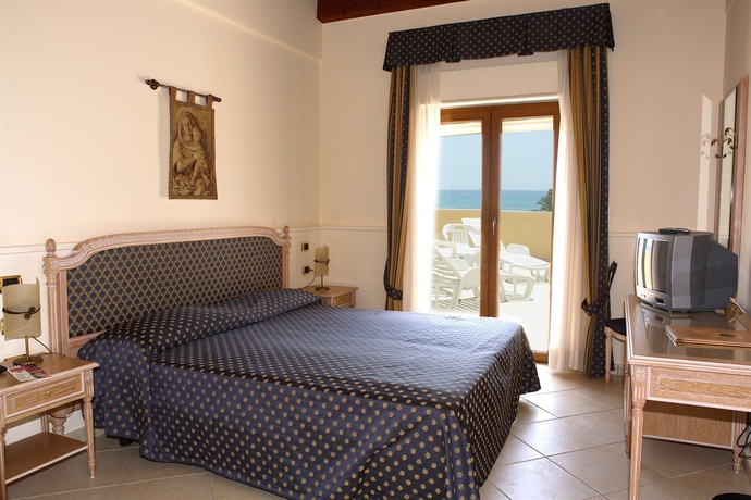 Imagen de la habitación del Hotel Villa Romana, Marinella. Foto 4