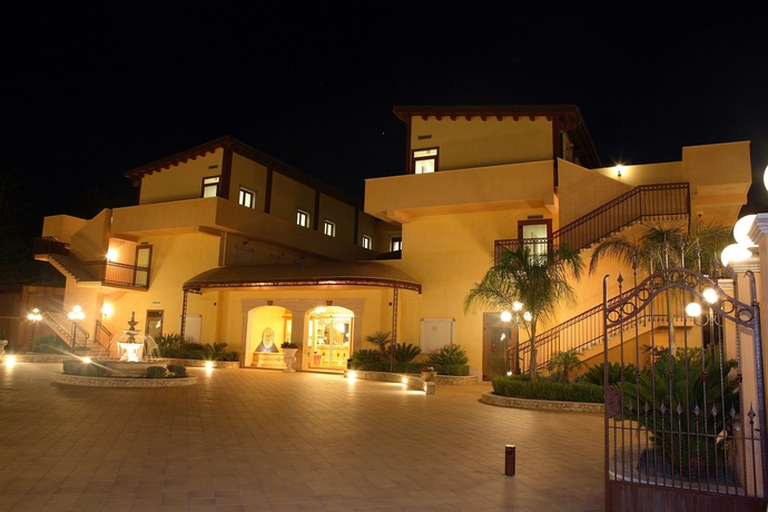 Imagen general del Hotel Villa Romana, Marinella. Foto 2