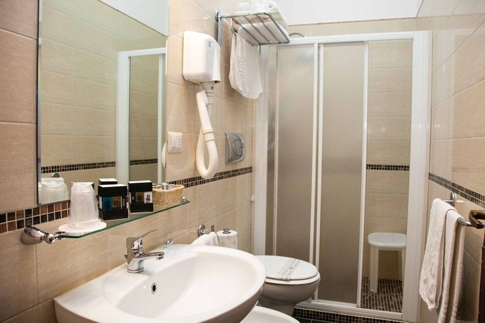 Imagen de la habitación del Hotel Villa Romeo. Foto 9