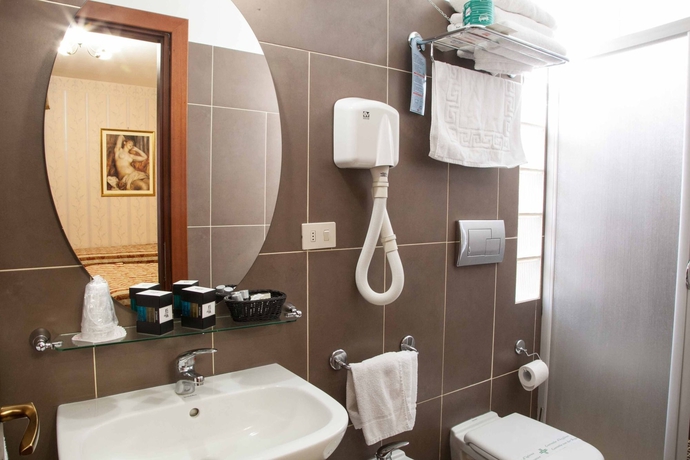 Imagen de la habitación del Hotel Villa Romeo. Foto 11