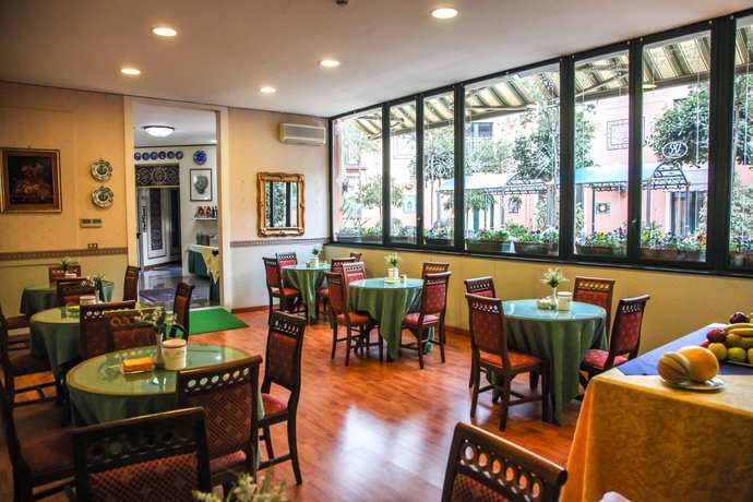 Imagen del bar/restaurante del Hotel Villa Romeo. Foto 7