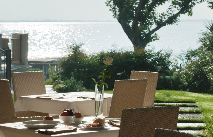 Imagen de la piscina del Hotel Villa Rosa, Desenzano del Garda. Foto 14