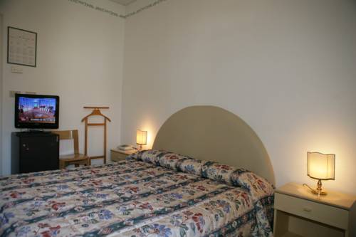 Imagen de la habitación del Hotel Villa Rosa, Grado. Foto 9
