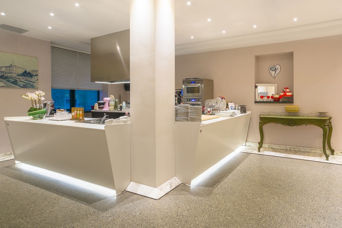 Imagen del bar/restaurante del Hotel Villa Rosa Riviera. Foto 2