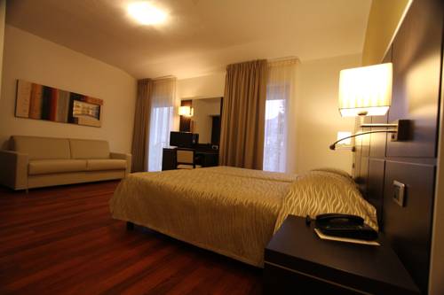 Imagen de la habitación del Hotel Villa Rosa, Torbole Sul Garda. Foto 11