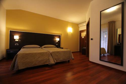Imagen de la habitación del Hotel Villa Rosa, Torbole Sul Garda. Foto 12