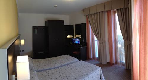 Imagen de la habitación del Hotel Villa Rosa, Torbole Sul Garda. Foto 13