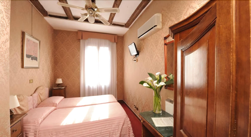 Imagen de la habitación del Hotel Villa Rosa, Venecia. Foto 15