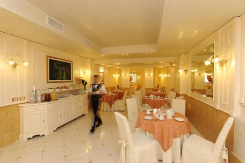 Imagen del bar/restaurante del Hotel Villa Rosa, Venecia. Foto 2