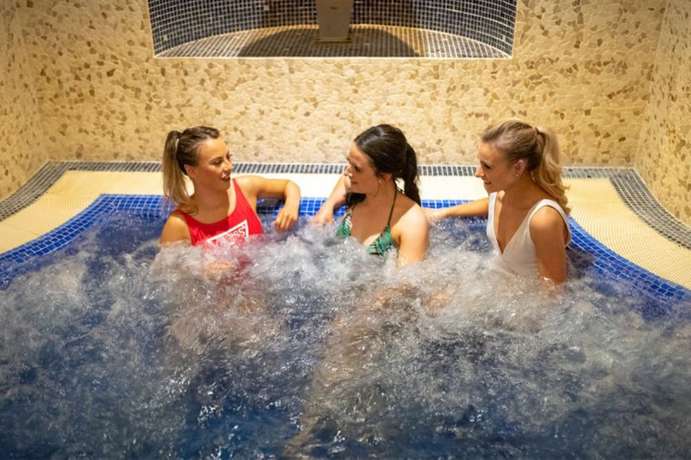 Imagen de la piscina del Hotel Villa Rose Hotel and Spa. Foto 19