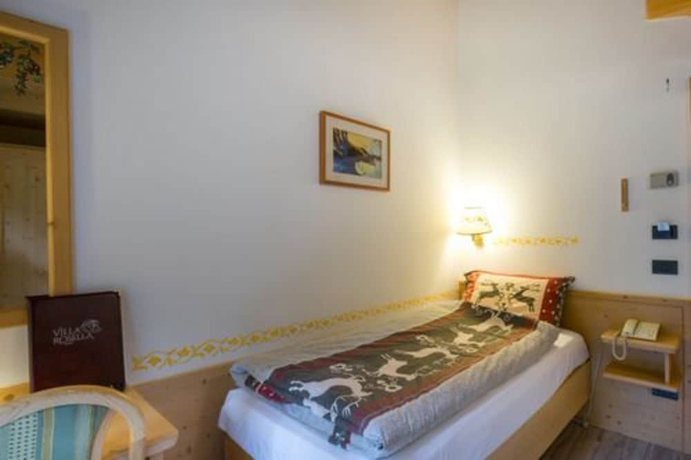 Imagen de la habitación del Hotel Villa Rosella. Foto 5