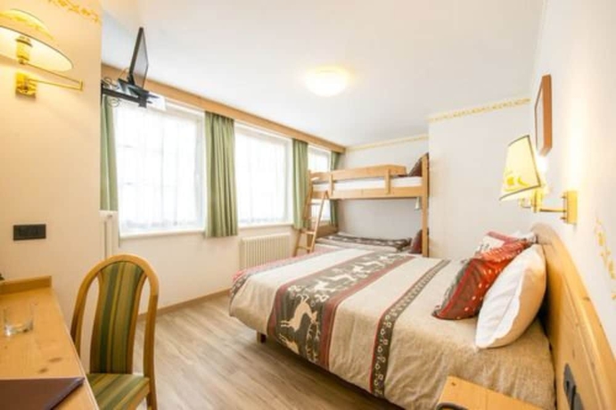 Imagen de la habitación del Hotel Villa Rosella. Foto 10