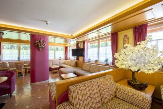 Imagen de los interiores del Hotel Villa Rosella. Foto 19