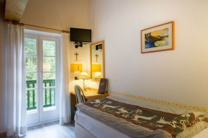 Imagen de la habitación del Hotel Villa Rosella. Foto 15