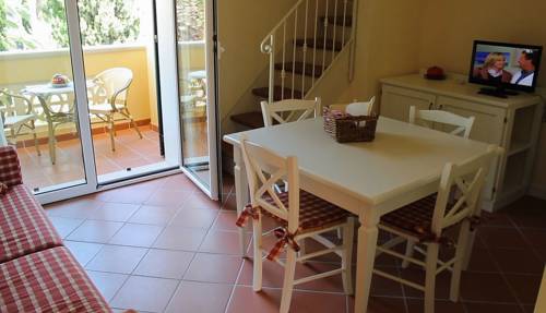 Imagen de la habitación del Hotel Villa Rosella Resort. Foto 7