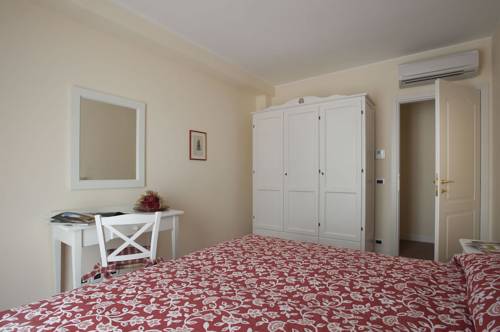 Imagen de la habitación del Hotel Villa Rosella Resort. Foto 14
