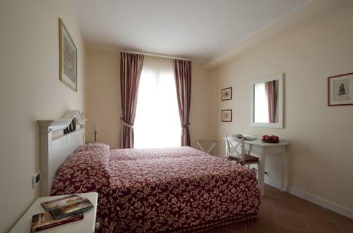 Imagen de la habitación del Hotel Villa Rosella Resort. Foto 15
