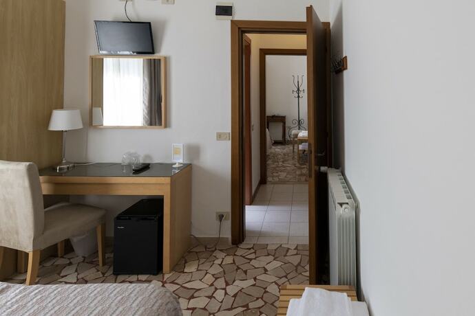 Imagen de la habitación del Hotel Villa Rosy. Foto 13