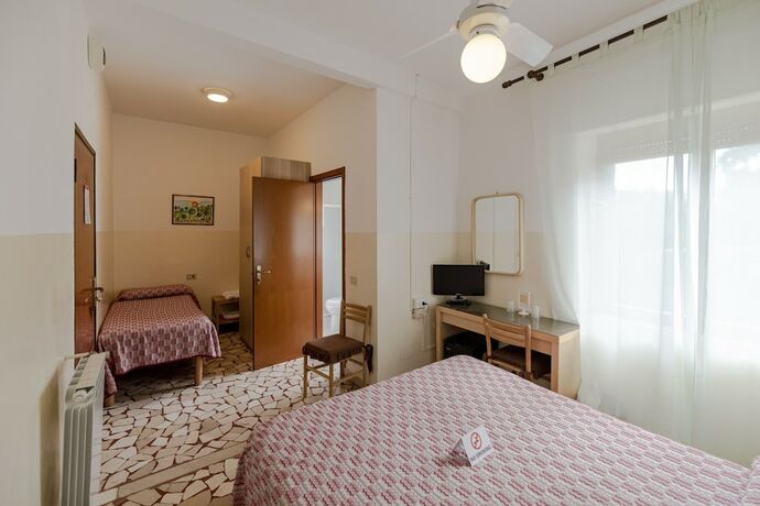 Imagen de la habitación del Hotel Villa Rosy. Foto 14