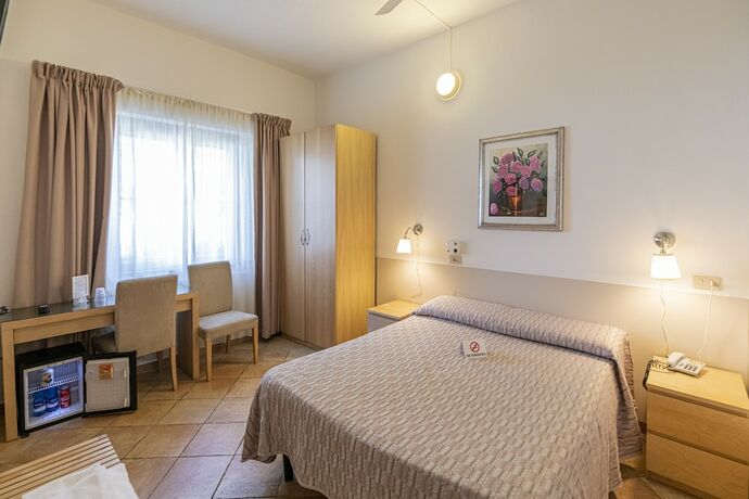 Imagen de la habitación del Hotel Villa Rosy. Foto 20