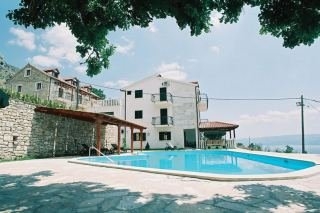 Imagen de la piscina del Hotel Villa Rumba. Foto 5