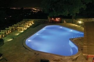 Imagen de la piscina del Hotel Villa Rumba. Foto 6