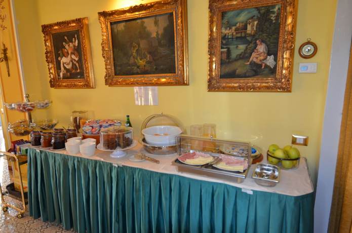 Imagen del bar/restaurante del Hotel Villa Ruscello. Foto 2