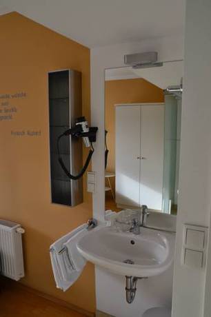 Imagen de la habitación del Hotel Villa R&uuml;ckert. Foto 4