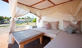 Imagen de los exteriores del Hotel Villa Sahaja. Foto 11