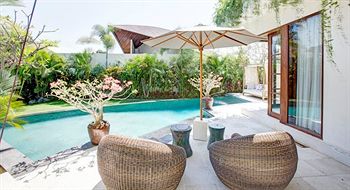 Imagen de la piscina del Hotel Villa Sahaja. Foto 16