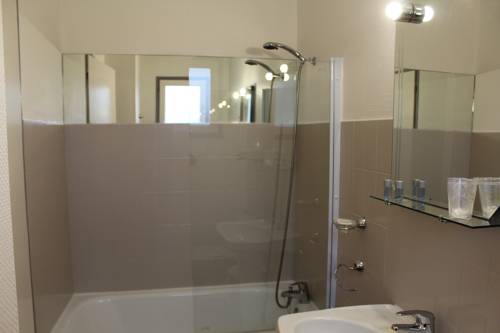 Imagen de la habitación del Hotel Villa, Saint-Andre-les-Vergers. Foto 3