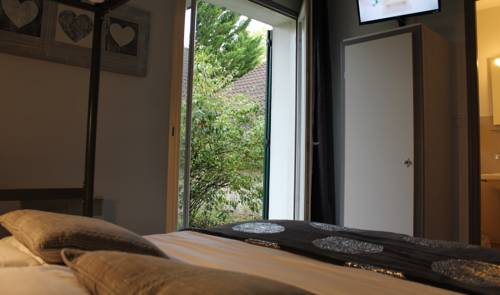 Imagen de la habitación del Hotel Villa, Saint-Andre-les-Vergers. Foto 6