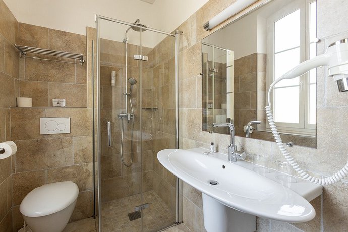 Imagen de la habitación del Hotel Villa Sainte Anne. Foto 2